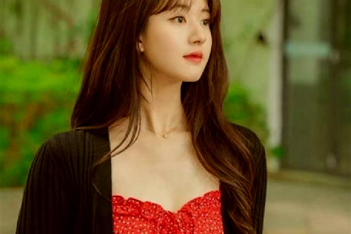 Jade, 24 — Escort in Zhenghu, China