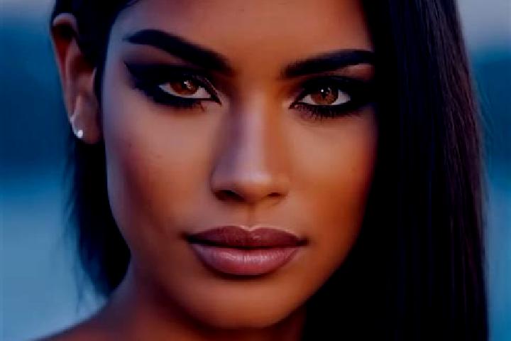 Jade, 25, a auburn amber-eyed latina companion based in Elliott Heads. Offering Erotic Massage, Roleplay, CIM, Girlfriend Experience. Available for incall an...