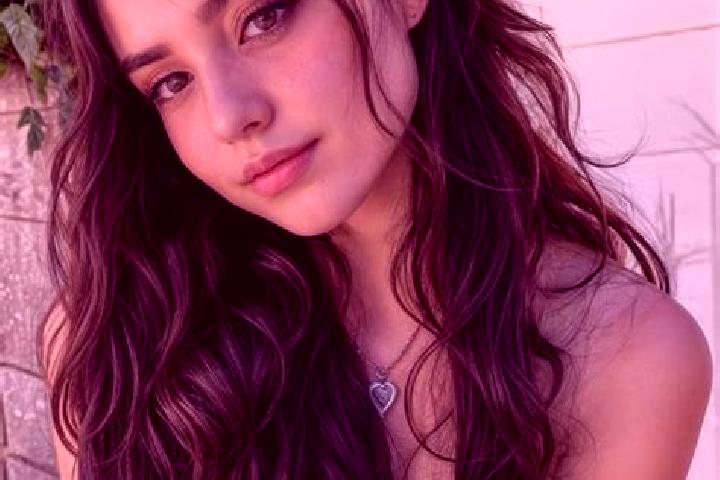 Jade, 25, a auburn hazel-eyed mediterranean companion based in Les Brouzils. Offering Erotic Massage, Party Girl, Overnight, Deep French Kissing, Tantra. Ava...
