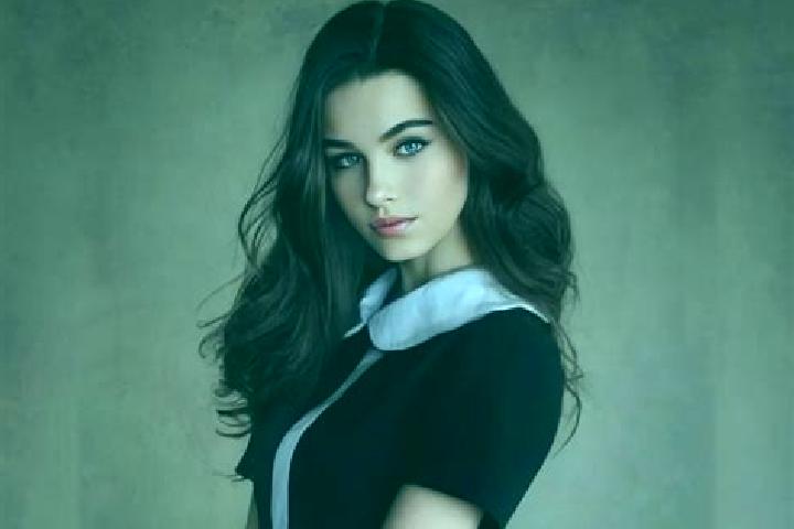 Jade, 25, a brunette amber-eyed slavic companion based in Joppolo. Offering Travel Companion, Domination, Erotic Massage, Duos. Available for incall and outc...