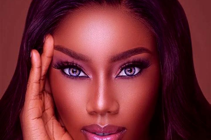 Jade, 25, a chestnut blue-eyed ebony companion based in Dachen. Offering Travel Companion, Prostate Massage, Fetish, Couples. Available for incall and outcal...