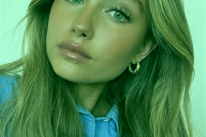 Jade, 25, a dark blonde green-eyed mediterranean companion based in Buraen. Offering Deep French Kissing, BDSM, Erotic Massage, OWO, Tantra. Available for in...