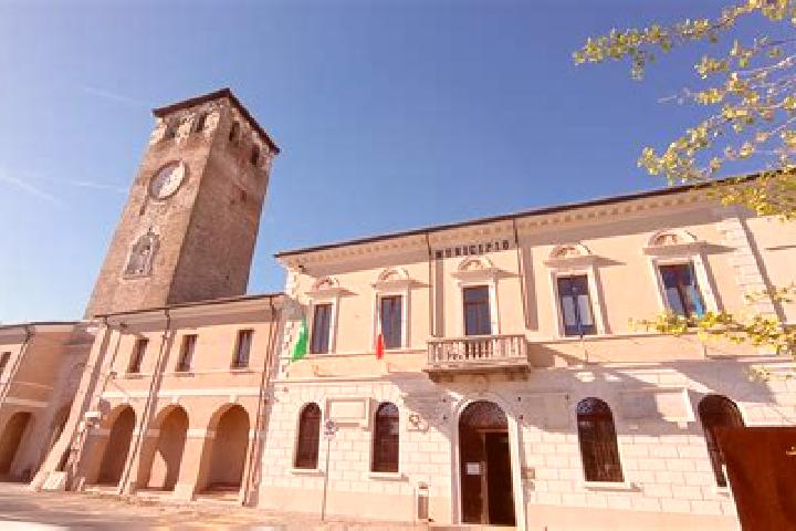 Jade, 25 — Escort in Casalromano, Italy