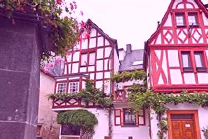 Jade, 25 — Escort in Ediger-Eller, Germany
