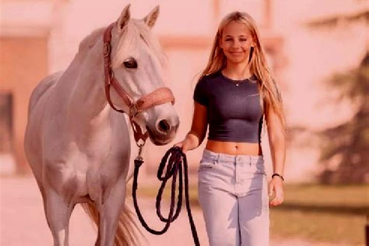 Jade, 25 — Escort in Santa Giuletta, Italy