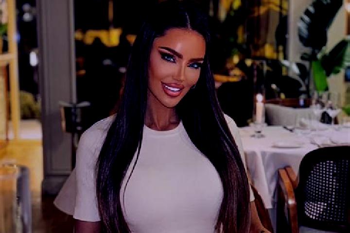 Jade, 26 — Escort in Dragusani, Romania