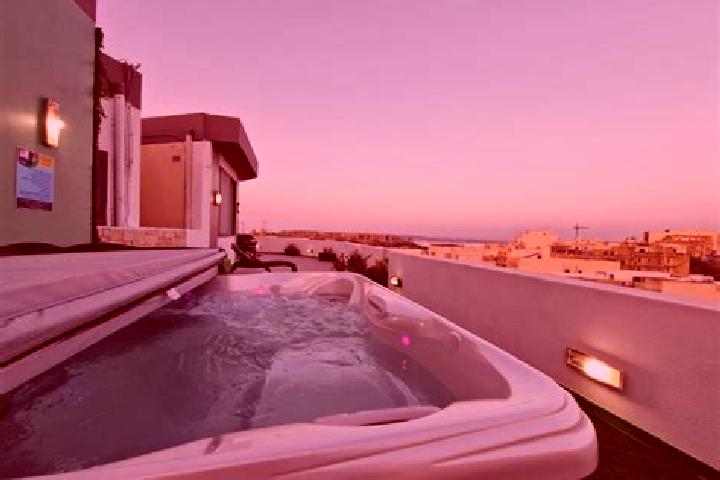 Jade, 27 — Escort in Ghajnsielem, Malta