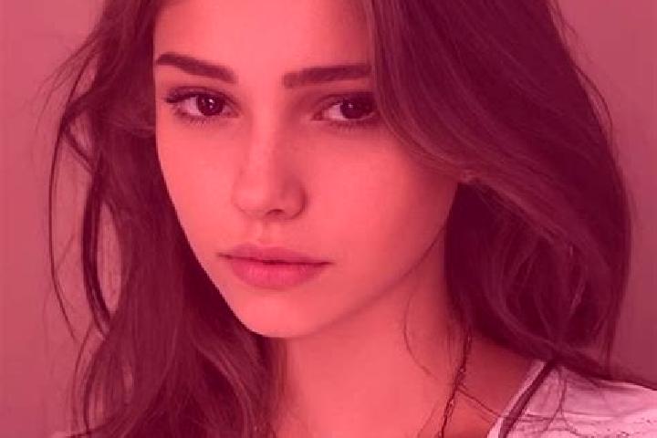 Jade, 28, a chestnut grey-eyed slavic companion based in Choachi. Offering Fetish, Tantra, Duos. Available for incall and outcall, day and evening dates.