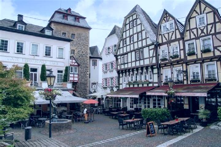 Jade, 28 — Escort in Linz am Rhein, Germany