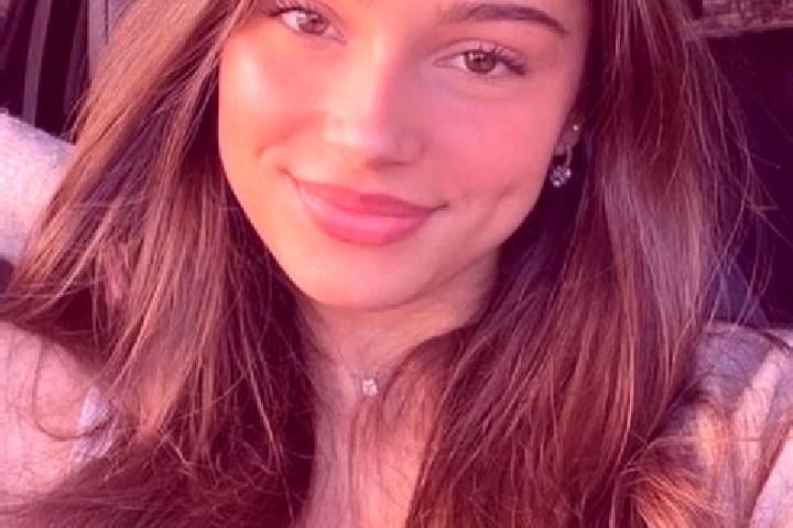 Jade, 29, a brunette hazel-eyed slavic companion based in Yakeshi. Offering OWO, GFE, Overnight. Available for incall and outcall, day and evening dates.