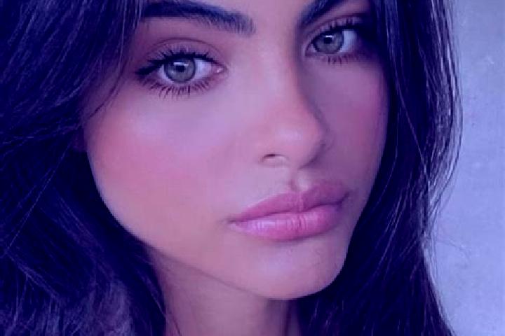Jade, 30, a brunette green-eyed slavic companion based in Wangxi. Offering Travel Companion, Dinner Date, Roleplay, Massage. Available for incall and outcall...