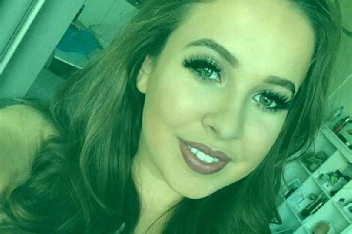 Jade, 31, a dark blonde dark-eyed mediterranean companion based in Dayton. Offering Striptease, Deep French Kissing, Duos, Domination, Erotic Massage. Availa...