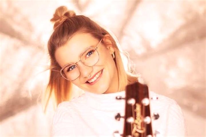 Jade, 31 — Escort in Breitenbrunn, Germany