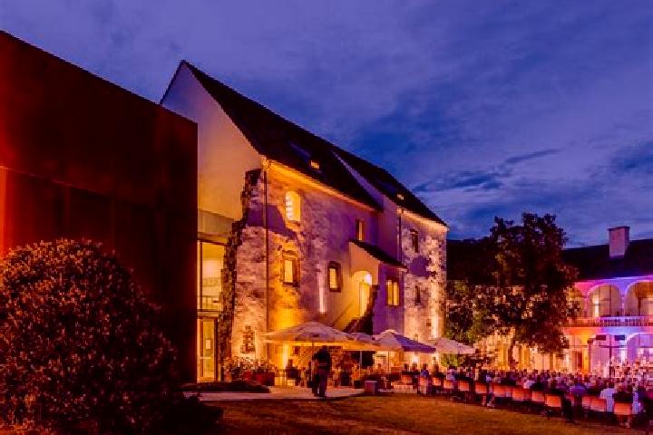 Jade, 31 — Escort in Stubenberg, Germany
