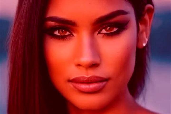 Jade, 32, a brunette hazel-eyed latina companion based in La Reforma. Offering OWO, Domination, Duos. Available for incall and outcall, day and evening dates.