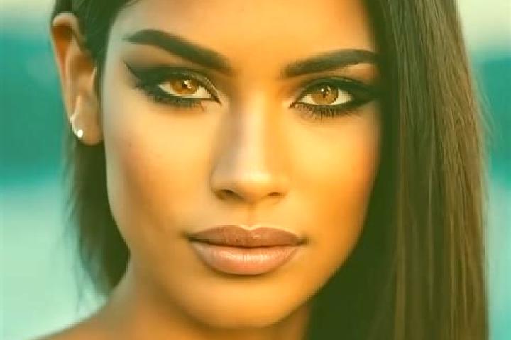 Jade, 32, a red green-eyed latina companion based in Bazzano. Offering Striptease, Travel Companion, Duos, Girlfriend Experience. Available for incall and ou...