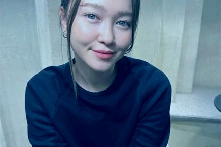 Jade, 33, a auburn blue-eyed asian companion based in Vaunaveys-la-Rochette. Offering Duos, Erotic Massage, BDSM, OWO. Available for incall and outcall, day ...