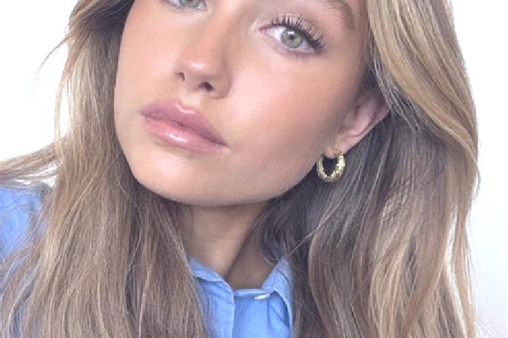Jade, 33, a dark blonde green-eyed mixed companion based in Nova Alvorada. Offering Roleplay, Dinner Date, Party Girl, Massage. Available for incall and outc...