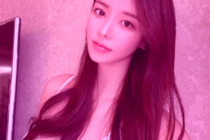 Jade, 33 — Escort in Hongshanyao, China