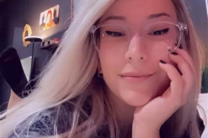 Jade, 34, a blonde grey-eyed latina companion based in Gilserberg. Offering A-Level, Domination, Erotic Massage, CIM, Overnight. Available for incall and out...