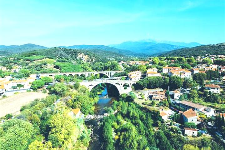 Jade, 34, a brunette amber-eyed european companion based in Banyuls-dels-Aspres. Offering Roleplay, A-Level, Fetish, Deep French Kissing. Available for incal...