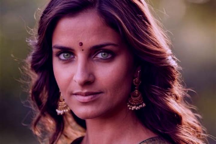 Jade, 34, a red green-eyed indian companion based in Chubu. Offering Massage, Girlfriend Experience, Striptease. Available for incall and outcall, overnight ...
