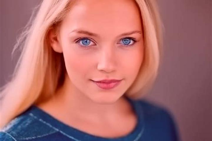 Jade, 35, a blonde blue-eyed ebony companion based in Mojmirovce. Offering OWO, GFE, Couples. Available for incall and outcall, day and evening dates.