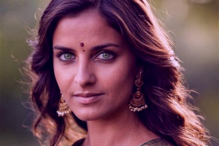 Jade, 37, a brunette green-eyed indian companion based in Pairana. Offering Prostate Massage, Roleplay, Travel Companion. Available for incall and outcall, o...