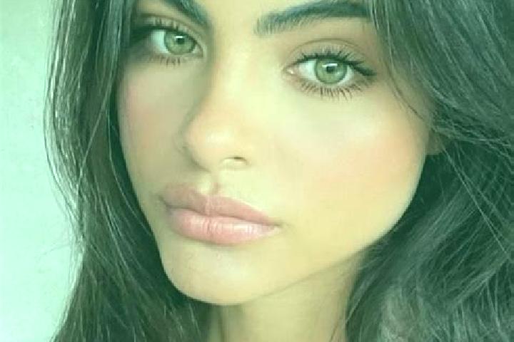 Jade, 39, a dark blonde green-eyed indian companion based in Oniceni. Offering Tantra, Party Girl, OWO, Girlfriend Experience, Dinner Date. Available for inc...