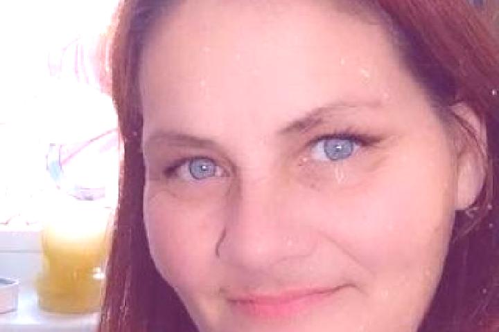 Jade, 39, a red dark-eyed caucasian companion based in Bunde. Offering Travel Companion, Massage, CIM, Party Girl, Girlfriend Experience. Available for incal...