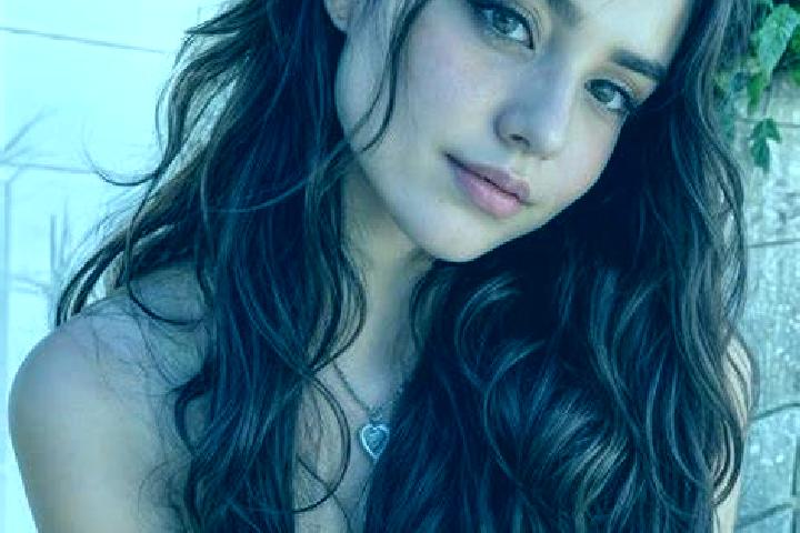 Kinsley, 20, a black hazel-eyed slavic companion based in Odesa. Offering Duos, Overnight, Fetish. Available for incall and outcall, day and evening dates.