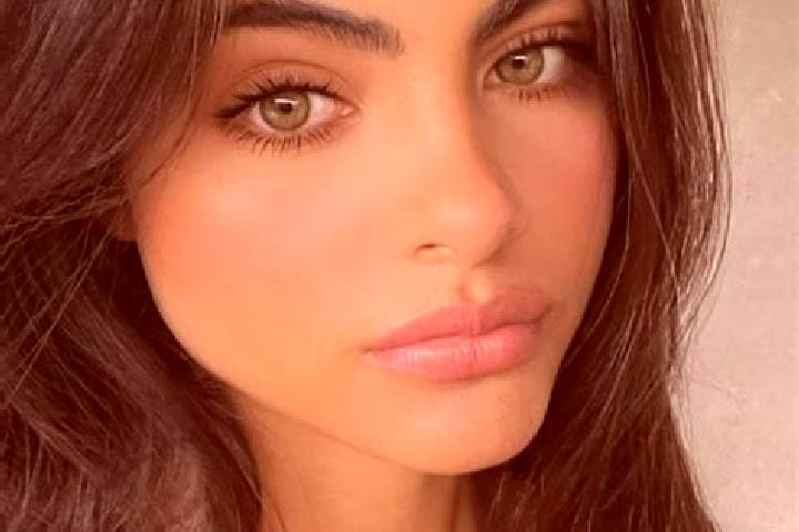 Kinsley, 20, a chestnut hazel-eyed middle eastern companion based in City One. Offering Deep French Kissing, 69, Girlfriend Experience. Available for incall ...