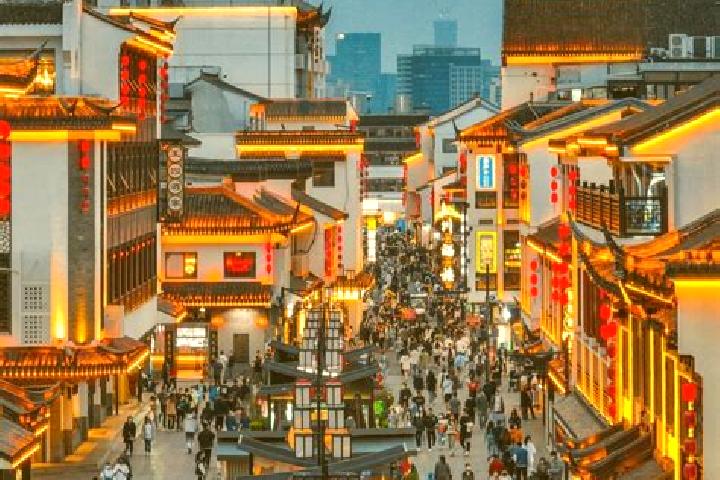 Kinsley, 20 — Escort in Guanqian, China