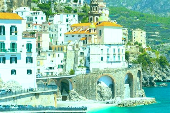 Kinsley, 20 — Escort in Minori, Italy