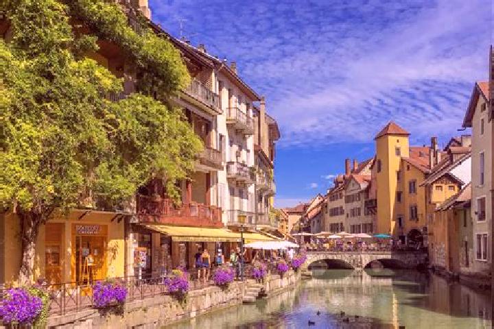 Kinsley, 20 — Escort in Sainte-Maure, France