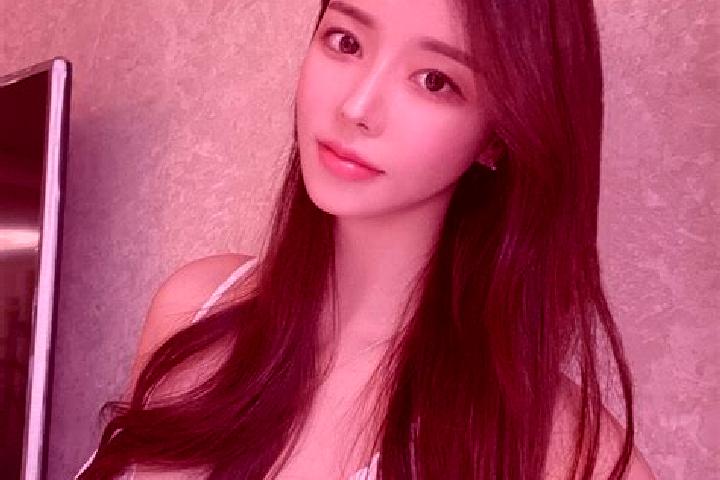 Kinsley, 20 — Escort in Xiaokeng, China