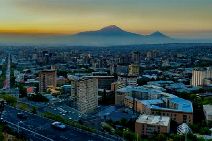 Kinsley, 20 — Escort in Yeghegnavan, Armenia