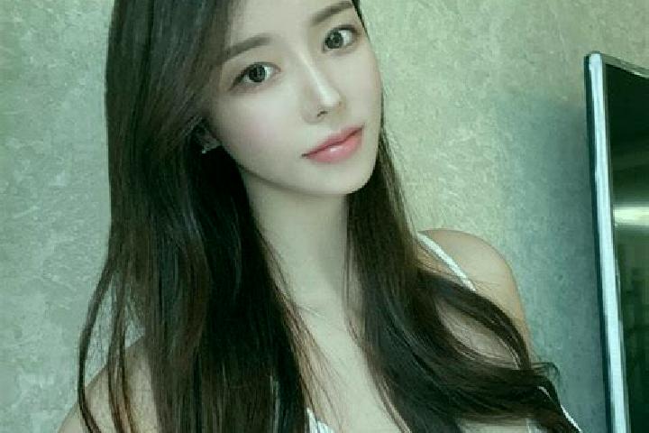 Kinsley, 20 — Escort in Zhangwan, China