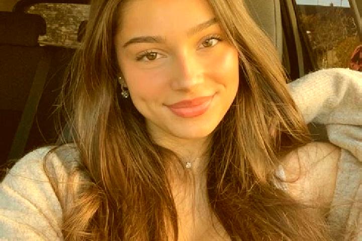 Kinsley, 21, a brunette amber-eyed mixed companion based in Fengle. Offering Deep French Kissing, Duos, A-Level, Party Girl. Available for incall and outcall...