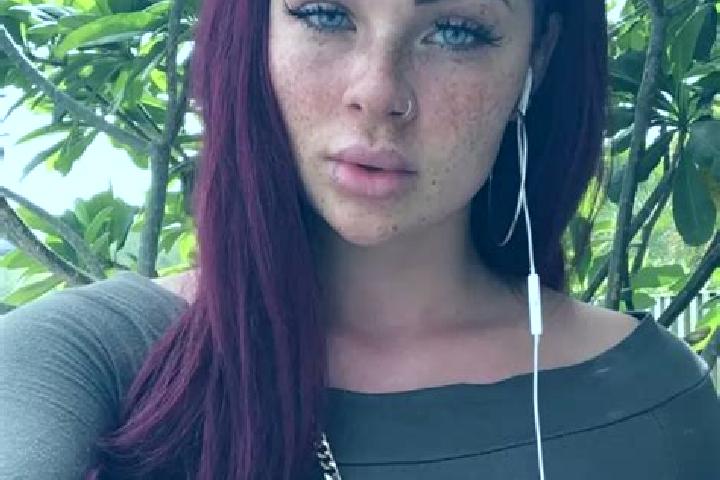 Kinsley, 21, a red dark-eyed latina companion based in Coise. Offering 69, Couples, OWO, CIM. Available for incall and outcall, overnight bookings available.