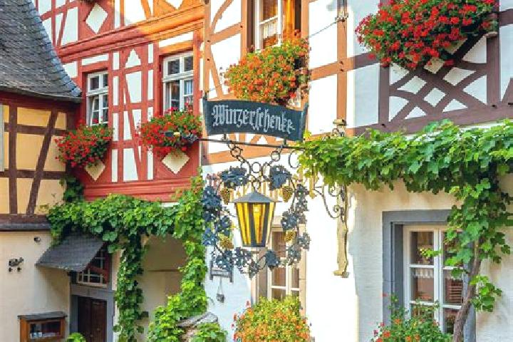 Kinsley, 21 — Escort in Guggenhausen, Germany