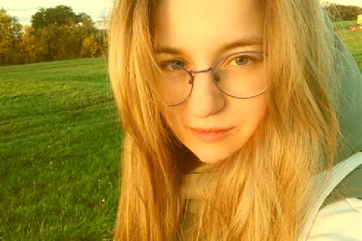 Kinsley, 21 — Escort in Nadezhda, Russia