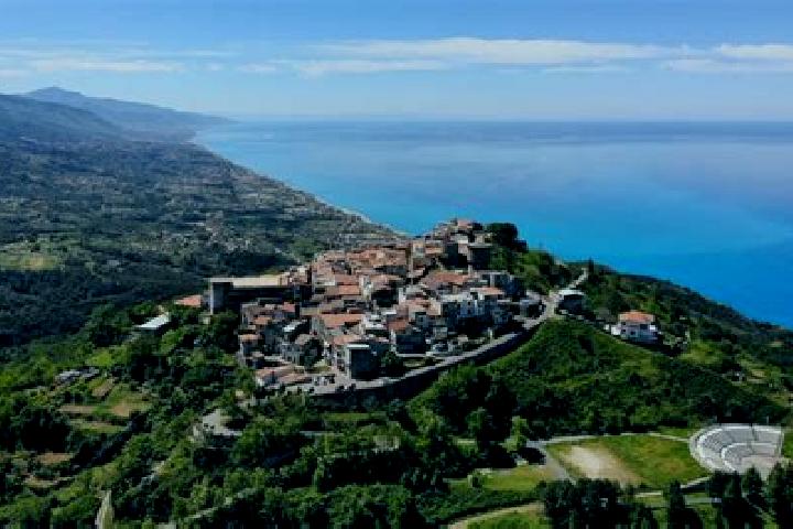Kinsley, 21 — Escort in Santa Caterina Albanese, Italy