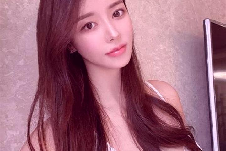 Kinsley, 21 — Escort in Xingtan, China
