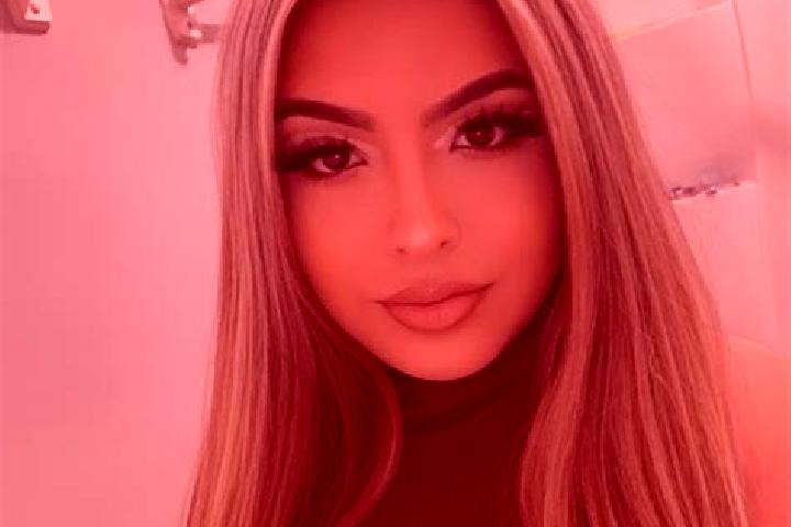 Kinsley, 22, a blonde brown-eyed latina companion based in Cussac. Offering GFE, 69, Massage. Available for incall and outcall, day and evening dates.