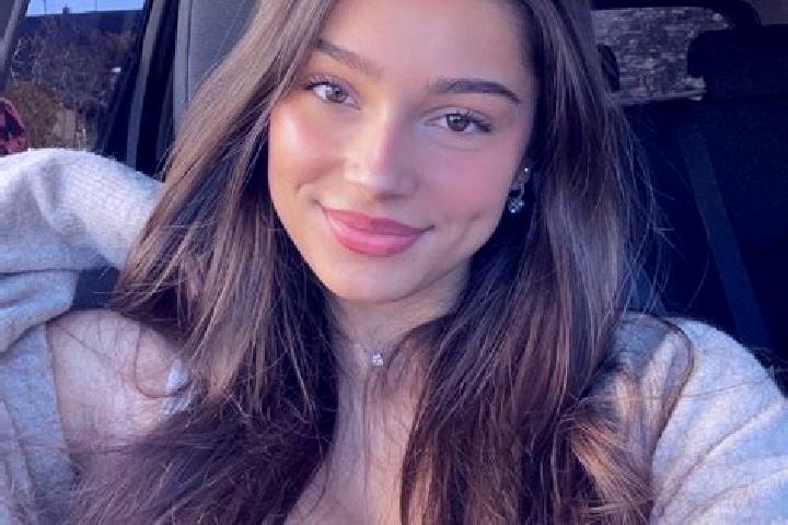 Kinsley, 22, a brunette brown-eyed ebony companion based in Ribemont. Offering Erotic Massage, OWO, Party Girl. Available for incall and outcall, day and eve...