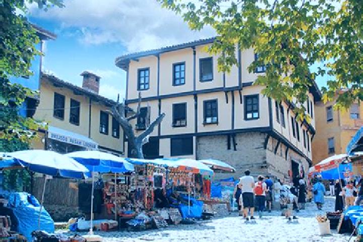 Kinsley, 22 — Escort in Bueyuekderbent, Turkey