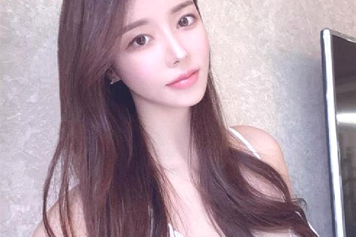 Kinsley, 22 — Escort in Fate, China
