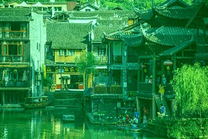Kinsley, 22 — Escort in Zhenyuan, China