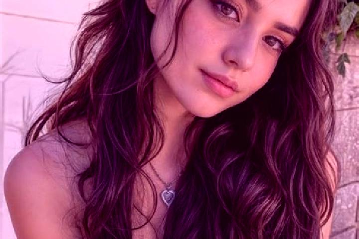 Kinsley, 23, a auburn amber-eyed middle eastern companion based in Lekinsko. Offering Roleplay, Couples, OWO, BDSM. Available for incall and outcall, day and...